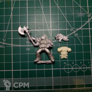 Описание картинки Veteran Sergeant w/Power Axe от Stark Foundry по цене 355руб | Свободный Рынок Миниатюр - СРМ