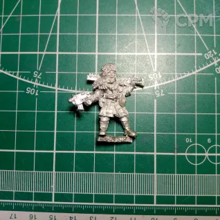 Описание картинки Vostroyan Officer w/Chainsword от Stark Foundry по цене 330руб | Свободный Рынок Миниатюр - СРМ