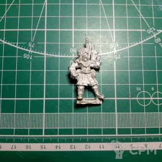 Описание картинки Vostroyan Officer w/Power Fist от Stark Foundry по цене 330руб | Свободный Рынок Миниатюр - СРМ