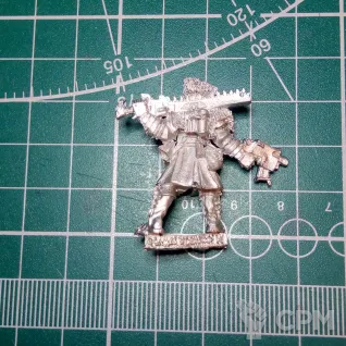 Описание картинки Vostroyan Officer w/Chainsword от Stark Foundry по цене 330руб | Свободный Рынок Миниатюр - СРМ