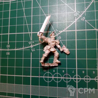 Описание картинки Cadian Officer w/Power Sword от Stark Foundry по цене 320руб | Свободный Рынок Миниатюр - СРМ