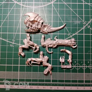 Описание картинки Tyranid Hive Guard от Stark Foundry по цене 1 050руб | Свободный Рынок Миниатюр - СРМ
