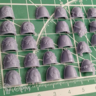 Описание картинки Night Lords Shoulder Pads Mk IV от Стальные Небеса по цене 180руб | Свободный Рынок Миниатюр - СРМ
