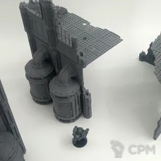 Описание картинки Поврежденный Завод Прометиума - Sector Mechanicus Террейн от Terrain Print по цене 1 900руб | Свободный Рынок Миниатюр - СРМ