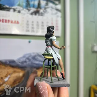 Описание картинки Девушка Pin Up на стуле с мороженным от DUNIASHA по цене 4 500руб | Свободный Рынок Миниатюр - СРМ