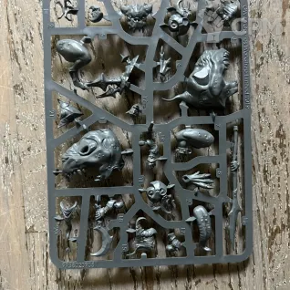 Описание картинки Loonboss on a Giant Cave Squig от Diebyscifi по цене 2 950руб | Свободный Рынок Миниатюр - СРМ