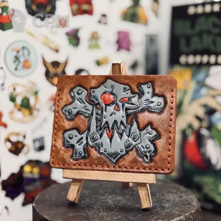 Описание картинки Кожаный картхолдер Warhammer 40k Boyz Ork Орк Бойз от Мастерская - 2D20 по цене 5 500руб | Свободный Рынок Миниатюр - СРМ