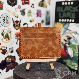 Описание картинки Кожаный картхолдер с тиснением Warhammer 40k Boyz Ork Орк Бойз от Мастерская - 2D20 по цене 5 500руб | Свободный Рынок Миниатюр - СРМ