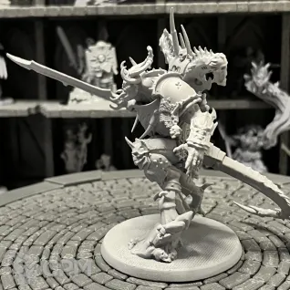 Описание картинки Warhammer 40000 Daemon Prince от Houston Program по цене 700руб | Свободный Рынок Миниатюр - СРМ