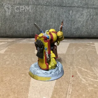 Описание картинки Imperial firsts captain with relic shield от User57488 по цене 1 600руб | Свободный Рынок Миниатюр - СРМ