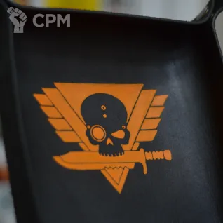 Описание картинки Арена/лоток/тарелка из кожи «Kill Team” от Мастерская - 2D20 по цене 4 000руб | Свободный Рынок Миниатюр - СРМ