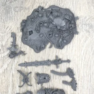 Описание картинки Abaddon the Despoiler. от Craft по цене 1 100руб | Свободный Рынок Миниатюр - СРМ