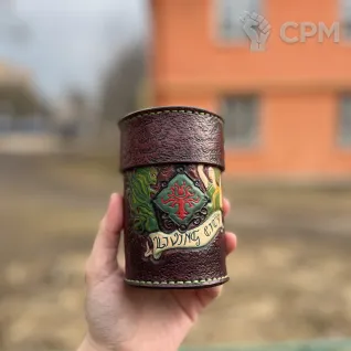 Описание картинки Стакан для кубов\кубомёт\дайсомёт кожаный с крышкой На заказ! от Мастерская - 2D20 по цене 6 500руб | Свободный Рынок Миниатюр - СРМ