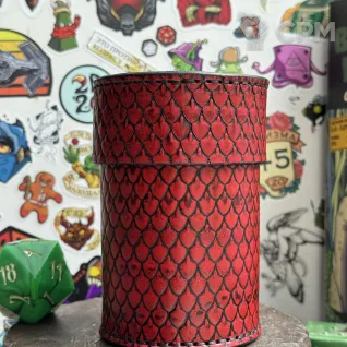 Описание картинки Стакан из кожи для дайсов "Дракон" Dice Cup\Кубомёт\Дайскап\Стакан от Мастерская - 2D20 по цене 7 500руб | Свободный Рынок Миниатюр - СРМ