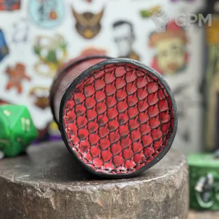 Описание картинки Стакан из кожи для дайсов "Дракон" Dice Cup\Кубомёт\Дайскап\Стакан от Мастерская - 2D20 по цене 7 500руб | Свободный Рынок Миниатюр - СРМ