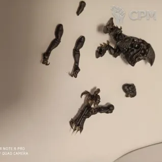 Описание картинки Tyranid Hive Guard от Клондайк Моделей  по цене 550руб | Свободный Рынок Миниатюр - СРМ