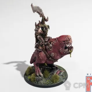 Описание картинки Beast boss on Squigosaur (собран, покрашен) от MiniaturesFAN по цене 7 044руб | Свободный Рынок Миниатюр - СРМ