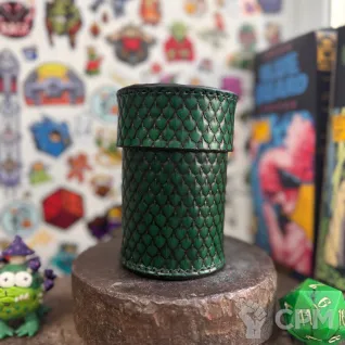 Описание картинки Стакан из кожи для дайсов "Дракон" Dice Cup\Кубомёт\Дайскап\Стакан для кубов На  от Мастерская - 2D20 по цене 7 500руб | Свободный Рынок Миниатюр - СРМ