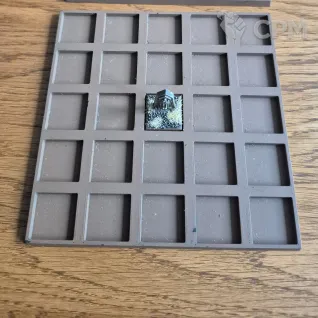 Описание картинки Extension movement tray 5х5 (Трей-переходник с 20 на 25 мм, 5х5 моделей) от SirBone по цене 150руб | Свободный Рынок Миниатюр - СРМ