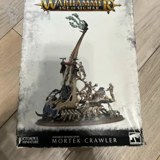 Описание картинки Ossiarch Bonereapers Mortek Crawler от Sir Mordred по цене 8 000руб | Свободный Рынок Миниатюр - СРМ