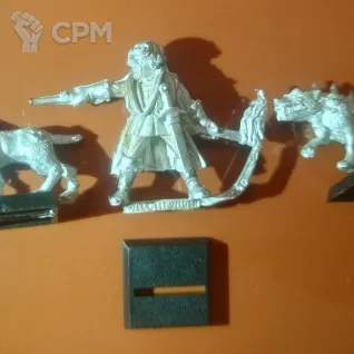 Описание картинки Witch hunter captain + 2 собаки от Amelio по цене 5 000руб | Свободный Рынок Миниатюр - СРМ