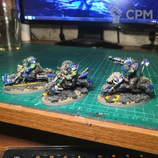 Описание картинки Ork warbiker, байкеры орков от у Васи по цене 900руб | Свободный Рынок Миниатюр - СРМ