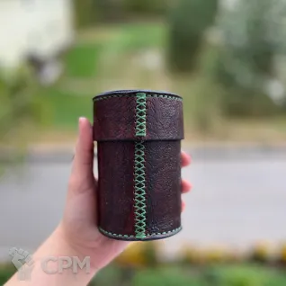 Описание картинки Стакан для кубов\кубомёт\дайсомёт кожаный с крышкой На заказ! от Мастерская - 2D20 по цене 6 500руб | Свободный Рынок Миниатюр - СРМ