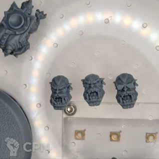 Описание картинки Ork King Freddy Moonqury от Бруталити по цене 500руб | Свободный Рынок Миниатюр - СРМ