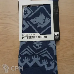 Описание картинки Space Wolves Patterned Socks (носки космоволков) от Fledermaus по цене 1 750руб | Свободный Рынок Миниатюр - СРМ