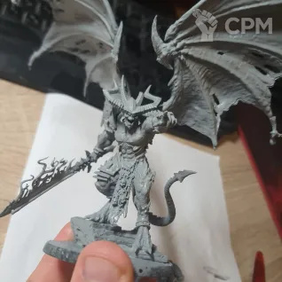 Описание картинки HERETIC ASTARTES DAEMON PRINCE / Демон-принц от ЛИЭНГОЛ по цене 1 000руб | Свободный Рынок Миниатюр - СРМ