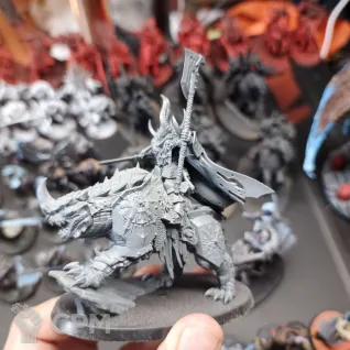 Описание картинки Chaos Lord on Karkadrak от Kakophonist по цене 3 000руб | Свободный Рынок Миниатюр - СРМ
