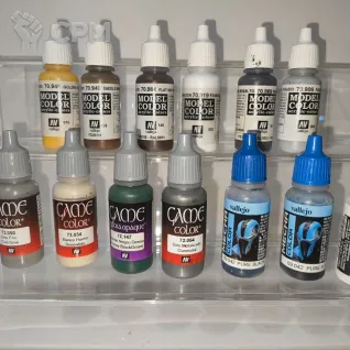 Описание картинки Практически новые Vallejo (90%+) от GipsyJaeger по цене 2 500руб | Свободный Рынок Миниатюр - СРМ