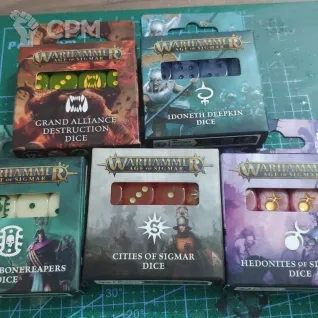 Описание картинки Продам разные оригинальные кубы Warhammer Dice Set от TRNK по цене 3 000руб | Свободный Рынок Миниатюр - СРМ