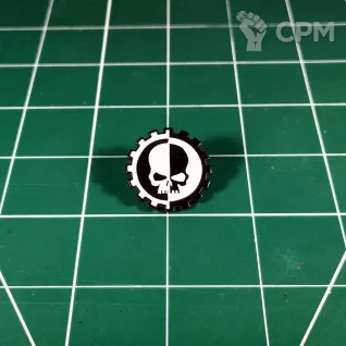 Описание картинки Значок Adeptus Mechanicus Pin I от Vault Boy по цене 898руб | Свободный Рынок Миниатюр - СРМ