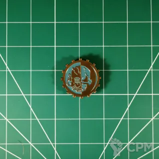 Описание картинки Значок Adeptus Mechanicus Pin II от Vault Boy по цене 998руб | Свободный Рынок Миниатюр - СРМ