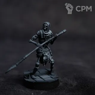 Описание картинки Скелет-копейщик от Dark Craft Hobby по цене 256руб | Свободный Рынок Миниатюр - СРМ