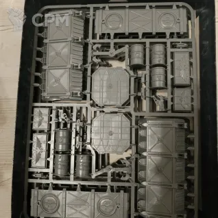 Описание картинки Battlezone Manufactorum – Munitorum Armoured Containers от Reviror по цене 6 200руб | Свободный Рынок Миниатюр - СРМ