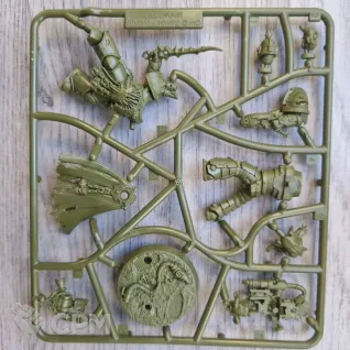 Описание картинки Kill Team: Plague Marines. Champion от Miniatures Broker по цене 1 500руб | Свободный Рынок Миниатюр - СРМ