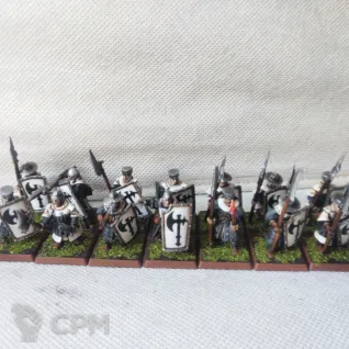 Описание картинки Bretonnian Bowmen &amp; Man-at-Arms: лучники (18) с жаровнями и кольями и пехота (14) от neithan по цене 6 000руб | Свободный Рынок Миниатюр - СРМ