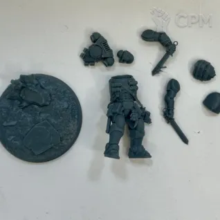 Описание картинки Lieutenant With Combi-weapon от DREAMCUBE по цене 320руб | Свободный Рынок Миниатюр - СРМ