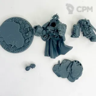 Описание картинки Calgar in Armour of Antilochus от DREAMCUBE по цене 550руб | Свободный Рынок Миниатюр - СРМ