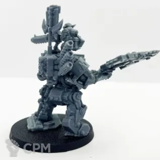 Описание картинки Warboss in mega armor от DREAMCUBE по цене 470руб | Свободный Рынок Миниатюр - СРМ