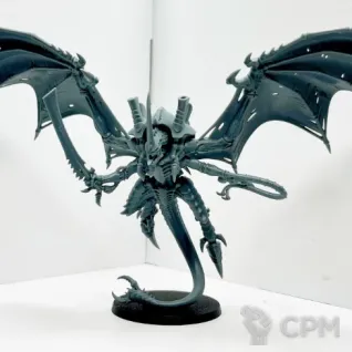 Описание картинки Winged Hive Tyrant от DREAMCUBE по цене 1 050руб | Свободный Рынок Миниатюр - СРМ