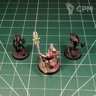 Описание картинки Necrons Cryptek Technomancer and Cryptothralls от Каджит по цене 2 198руб | Свободный Рынок Миниатюр - СРМ