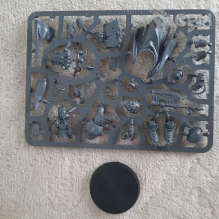 Описание картинки Praetor with power axe #2 от  по цене 2 000руб | Свободный Рынок Миниатюр - СРМ