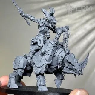 Описание картинки Herald of Khorne on Juggernaut от Studio Cockatoo по цене 908руб | Свободный Рынок Миниатюр - СРМ