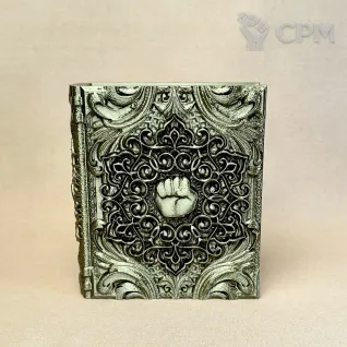 Описание картинки Коробка для карт и кубиков Книга Монаха от Миниатюры и фигурки по цене 1 105руб | Свободный Рынок Миниатюр - СРМ