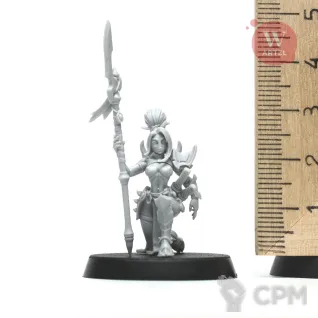 Описание картинки Миниатюра Nyara, Kneeling Gladiatrix от Артель W по цене 950руб | Свободный Рынок Миниатюр - СРМ