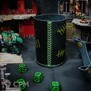 Описание картинки Стакан для кубов с крышкой/Кубомёт/Dice cup/Плохие Луны/Warhammer/Orks от Мастерская - 2D20 по цене 4 000руб | Свободный Рынок Миниатюр - СРМ