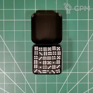 Описание картинки Кубы в металлическом коробе (Dice) х72 d6 10mm от Vault Boy по цене 998руб | Свободный Рынок Миниатюр - СРМ
